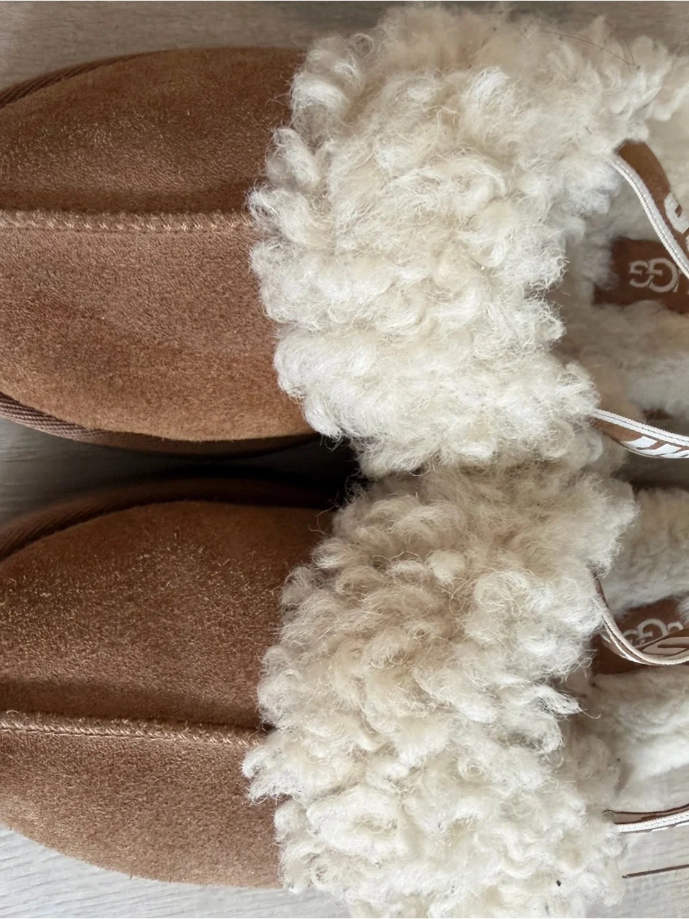 UGG Kids Chestnut and Cream Shearling Slip-On Slippers